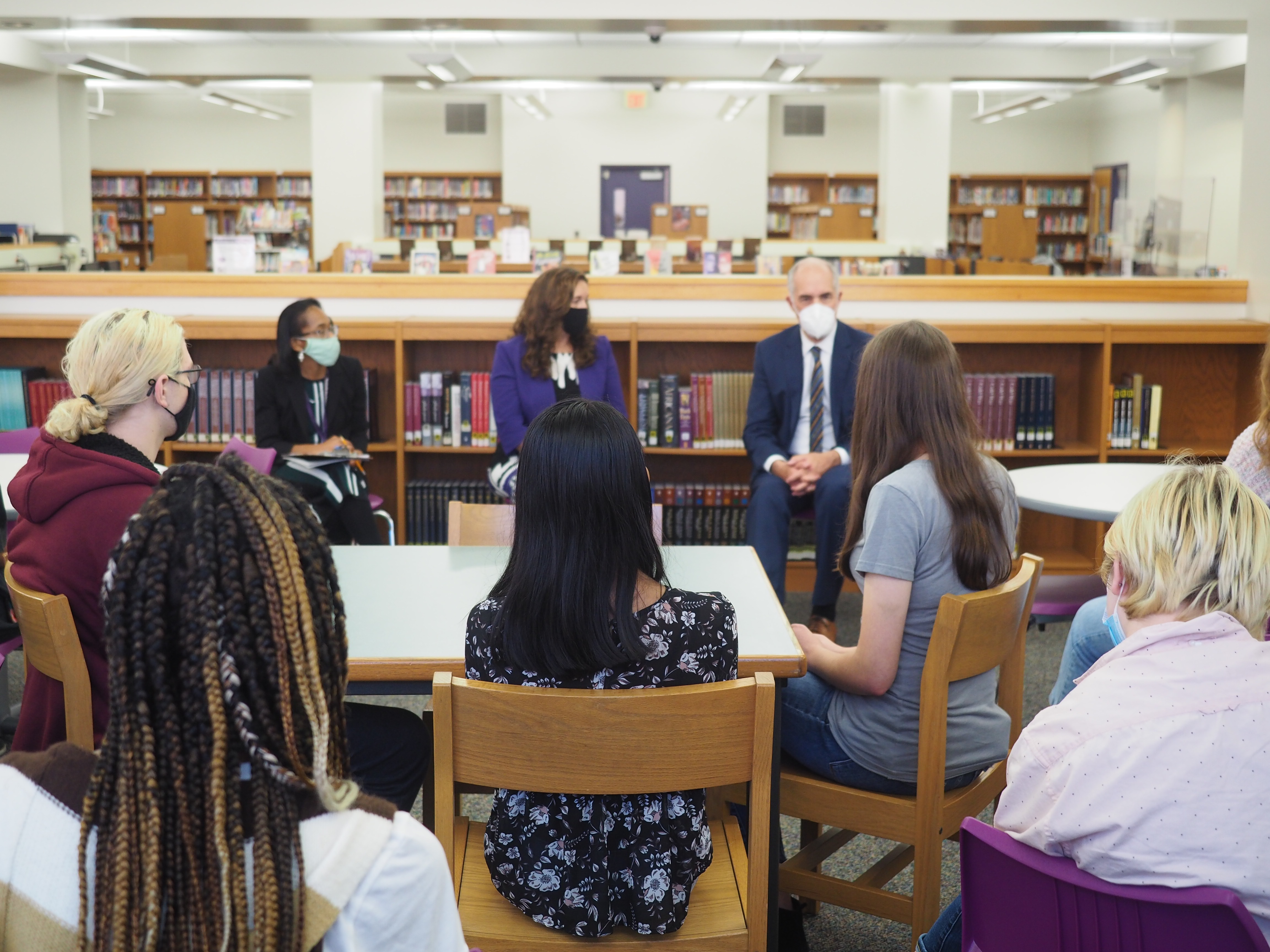 Sen. Casey meeting with high school students in the library